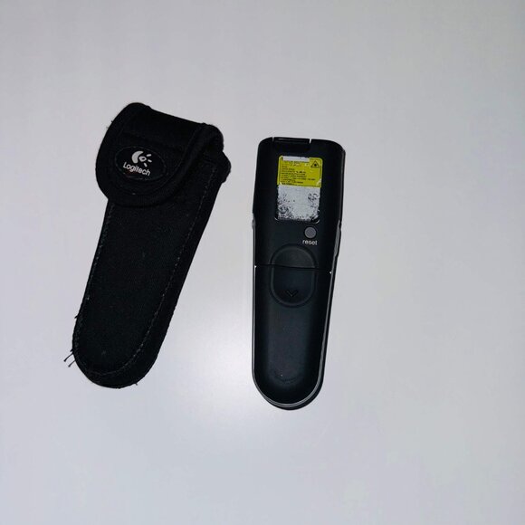Logitech 2.4 GHz Cordless Presenter LCD Timer 50 Foot Range with Carrying Case - Picture 6 of 6